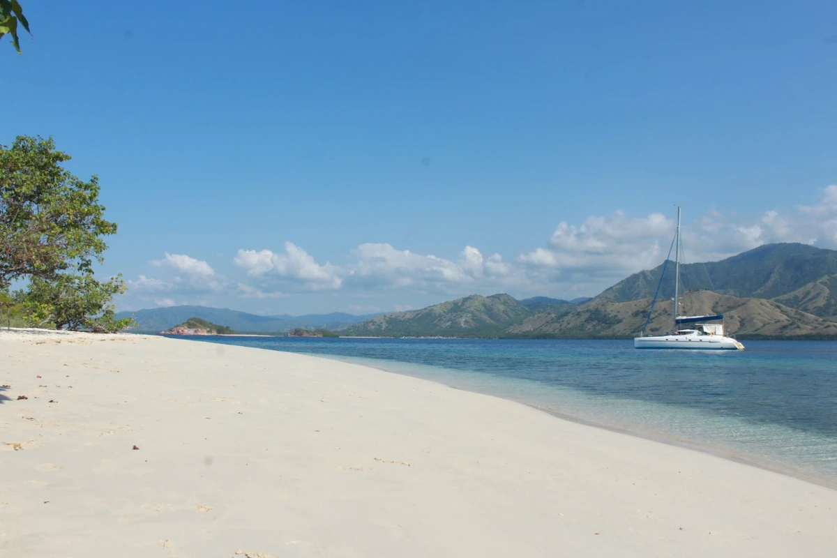 Travel to Flores & Komodo island with local tour organizer
